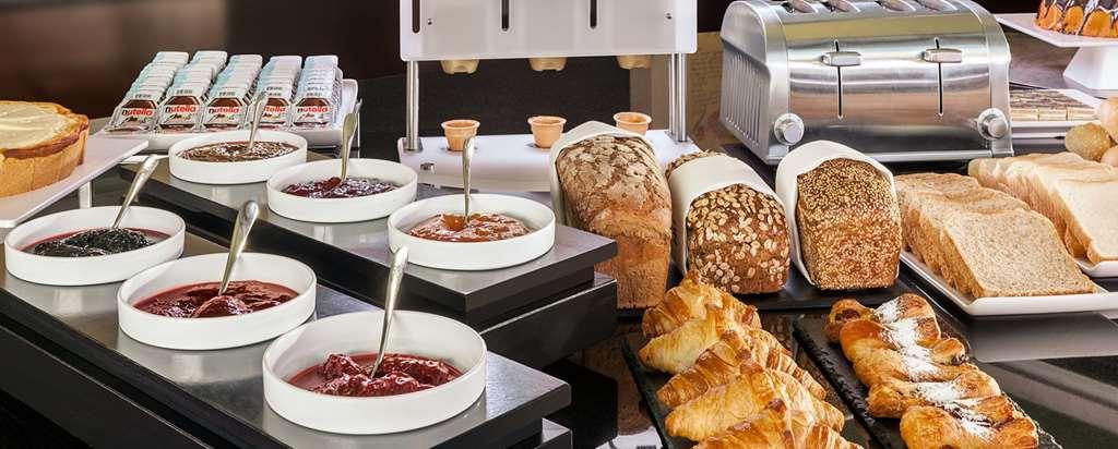 Nh Timisoara Hotel Ресторант снимка